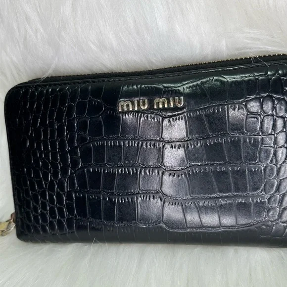 miu miu compact leather wallet クロコダイル 小物 MIU MIU Vintage Embossed Leather Wallet Miu Miu